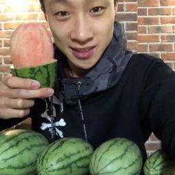 临沧网红吃瓜事件视频播放,视频播放引发全网热议