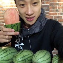 广西夫妻网红吃瓜视频,揭秘网络红人幕后生活点滴