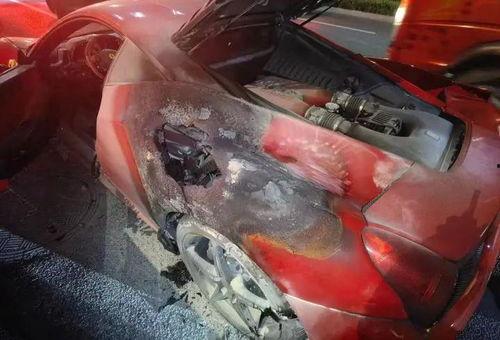 吃瓜网红白冰的车被烧,吃瓜群众热议幕后真相