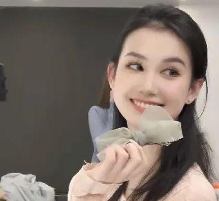 网红韩笑吃瓜是真的吗,真相揭秘还是网络炒作？