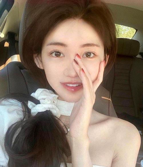 吃瓜女网红是男的,吃瓜女网红竟是男性身份，真相令人惊讶