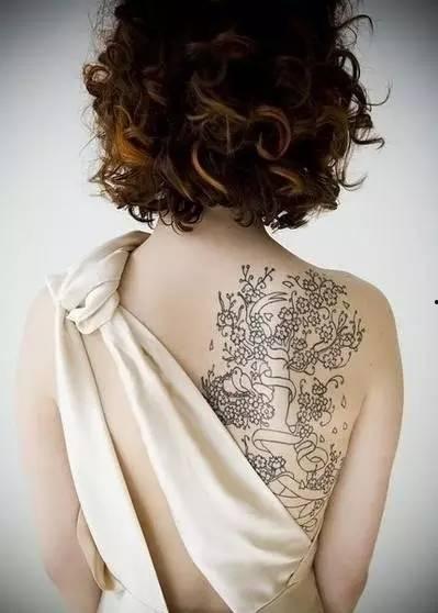 吃瓜网红纹身图片女,吃瓜女孩的独特魅力  第2张