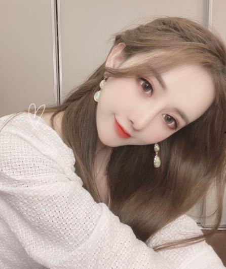 美女吃网红瓜,美女大快朵颐，揭秘娱乐圈幕后风云  第3张